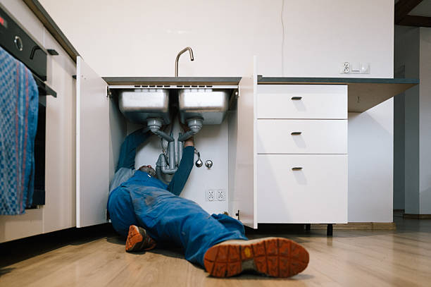 Professional Gas Line Repair technician working in Glencoe, FL